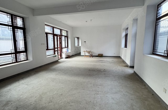 东昌湖边 古楼双层别墅 全天采光 百平大院 免大税随时过户