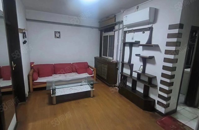 房东直卖,环境very佳,湖边养生!送车位家具!价格可议!