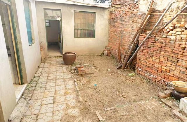 兴华东路表厂家属院29.8万一楼带院50平带两间配房