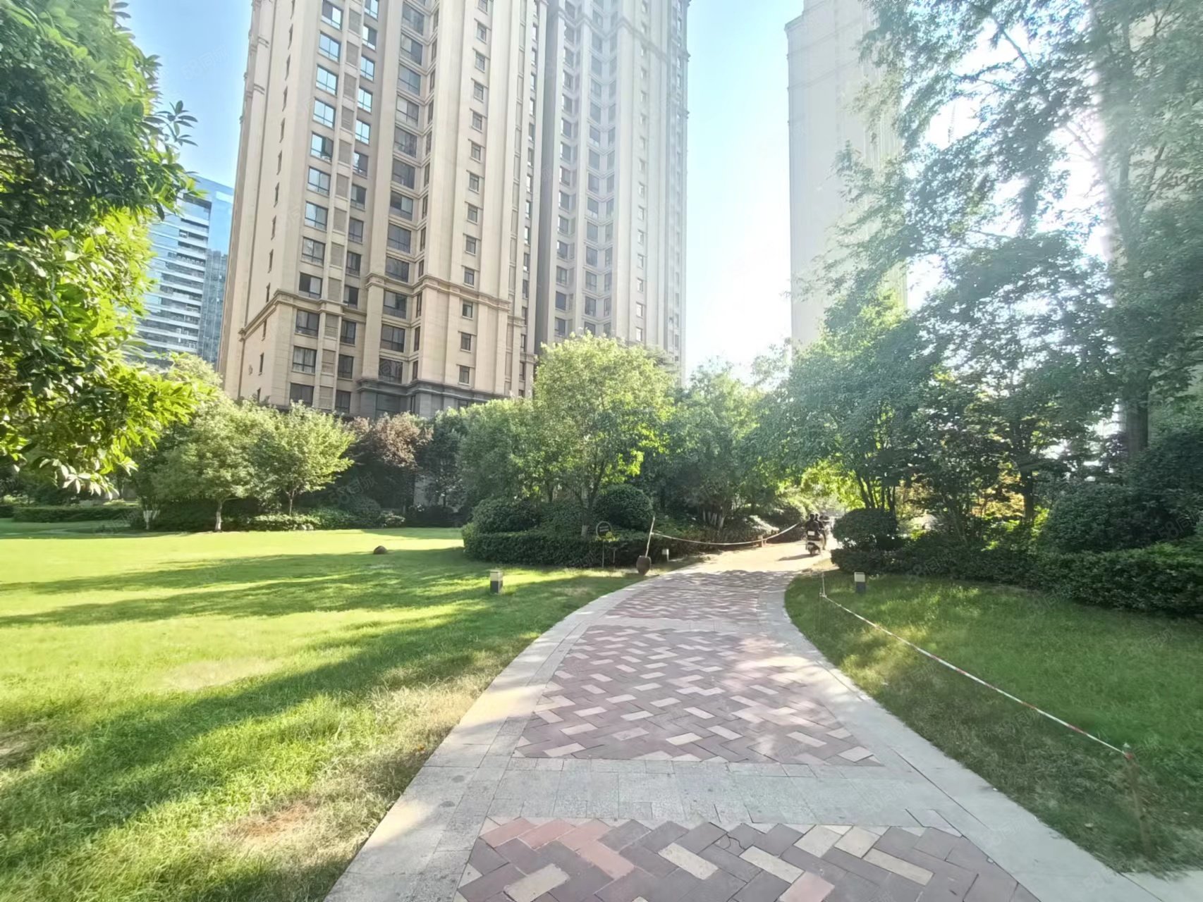 交通便利 近地铁 精装可拎包入住 中间好楼层,白桦林溪-西安58同城