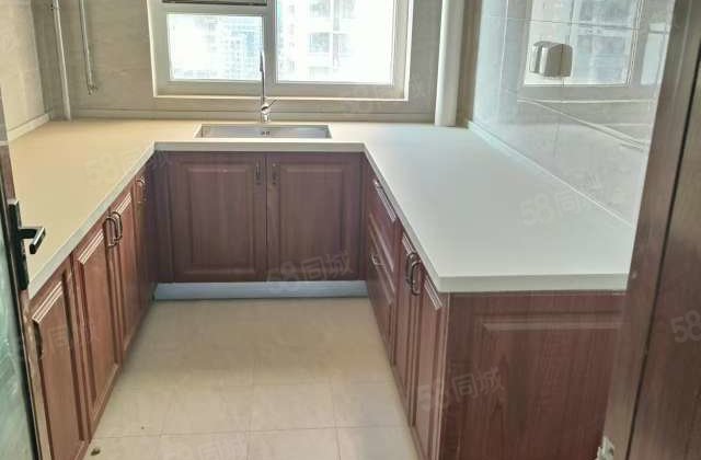 新房未住 星光珺园 3室2卫 带车位地下室 有证可按揭