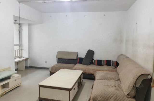 火车站附近大三室免大税单价五千左右看房有钥匙