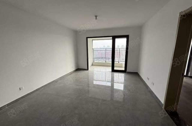 四室两厅两卫小区价格合适的一套，二中文苑新房未住