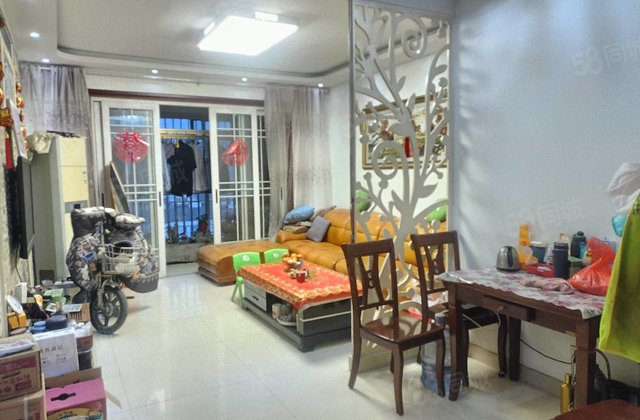 万达旁  莲湖花园    位置 电梯小洋房  带储藏室车位