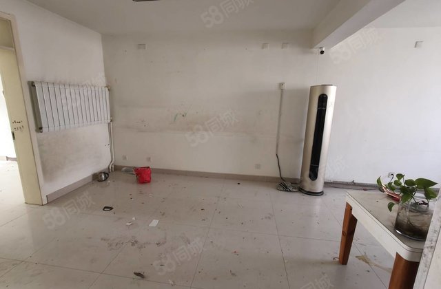 金柱绿城，柳泉花园中间楼层 带楼台 单价4000有储藏室车位