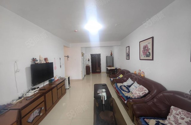 东关国际商品房。文轩片区。外国语，三室双卫。送储。随时看房