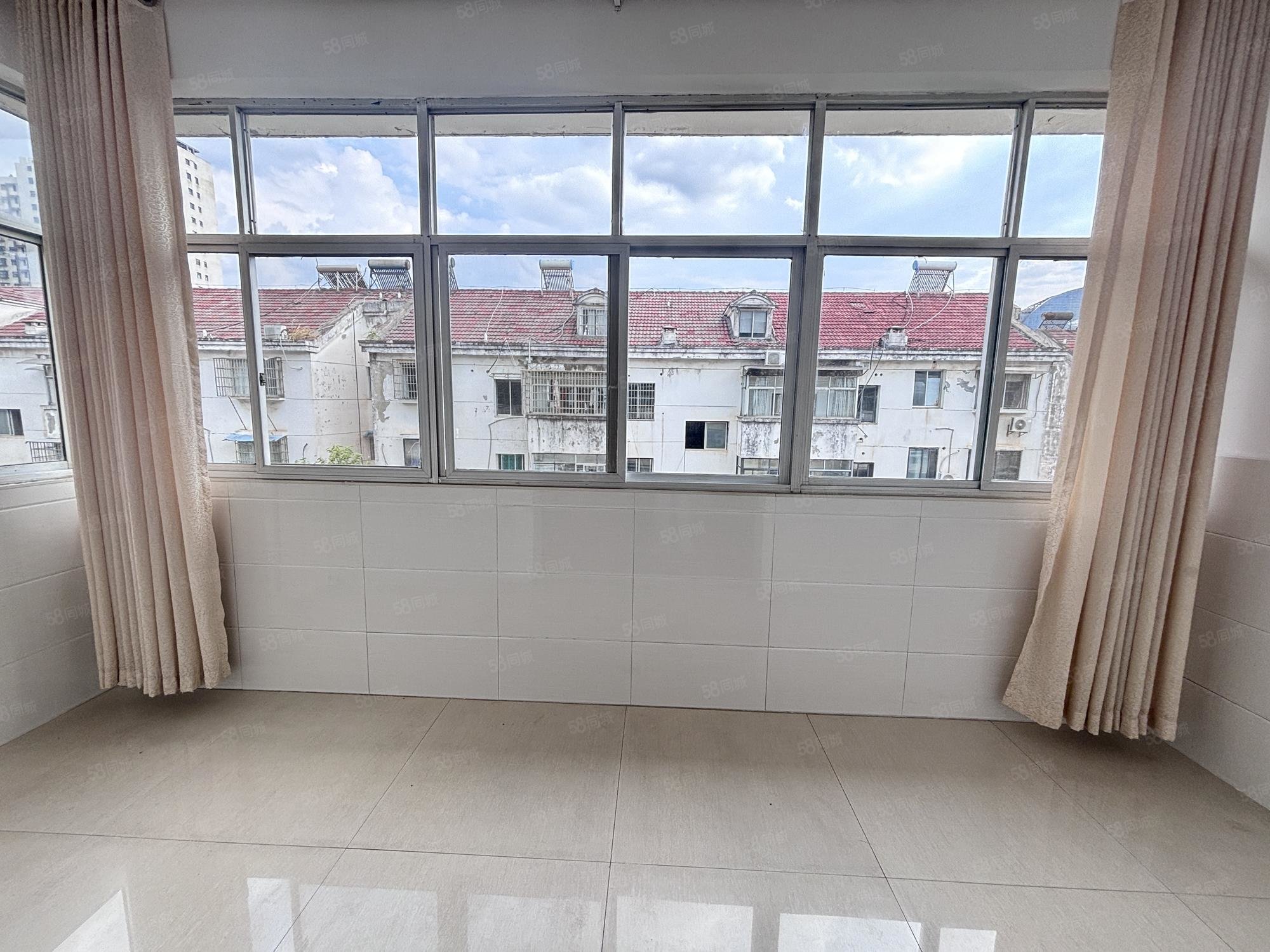 警苑6室2厅3卫169㎡东88万