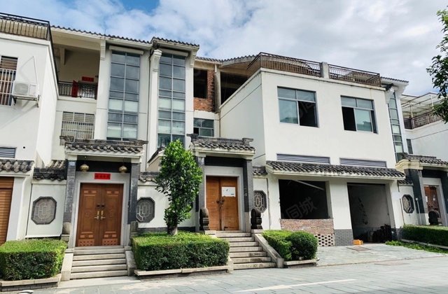 康城水郡独栋别墅,前后大花园,朝南,随意改造!业主诚心出售