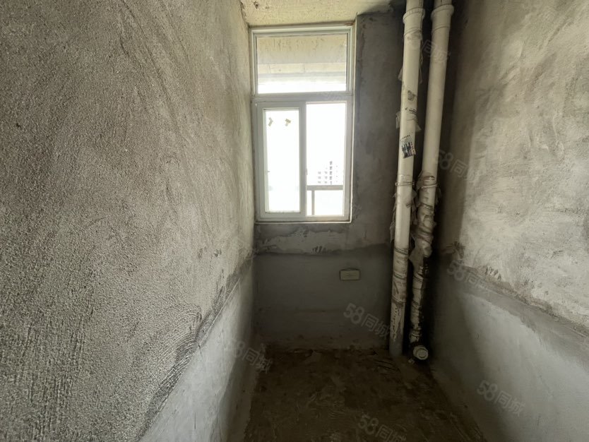 腾龙国际1室1厅1卫55㎡南北26万