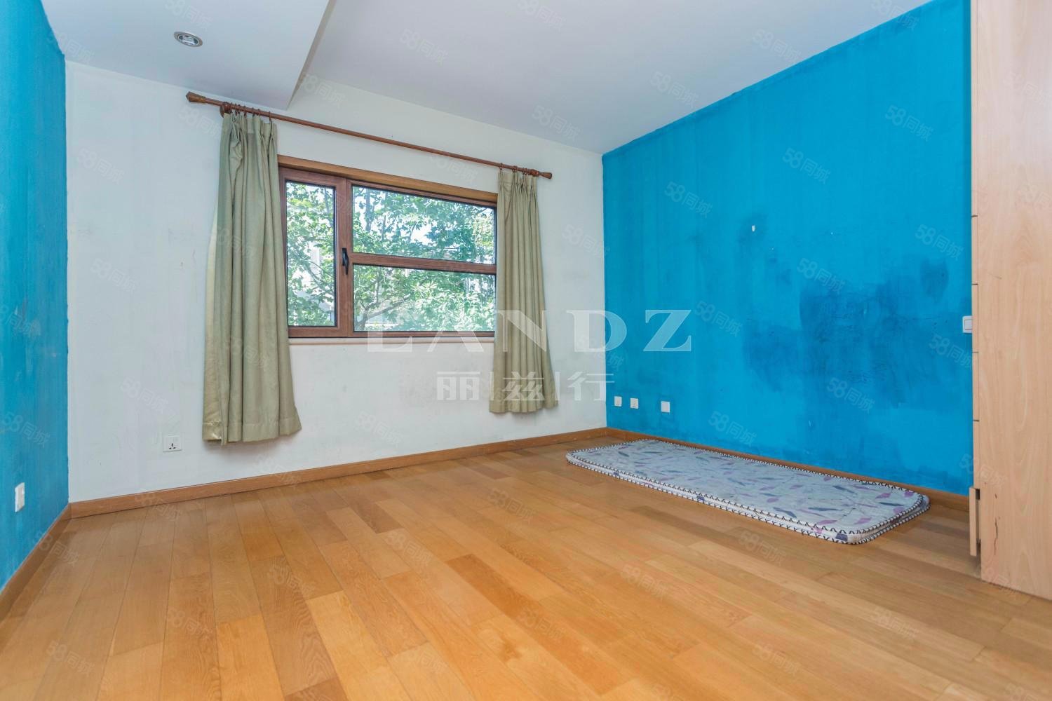 龍灣別墅3室2廳3衛(wèi)366㎡東1790萬