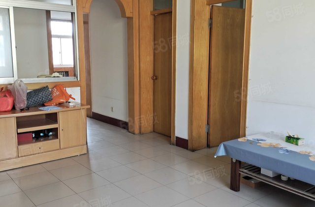 种子公司家属院 3室2厅1卫，水电暖新改，视野开阔，环境幽静。