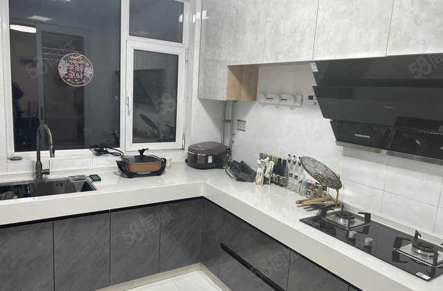 光岳花园135平精装修3室双卫，车位储 房东诚心卖