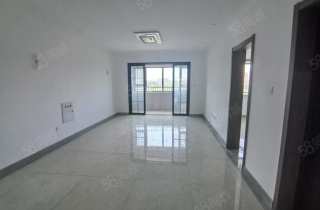 月季公园东邻九州嘉苑带储藏室车位三室两厅两卫出售