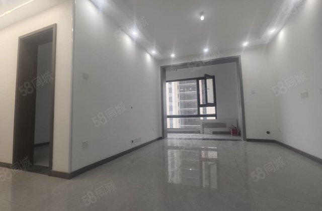 房东急售 精装修 送车位 储藏室 好楼层 诚心出的 保证真实