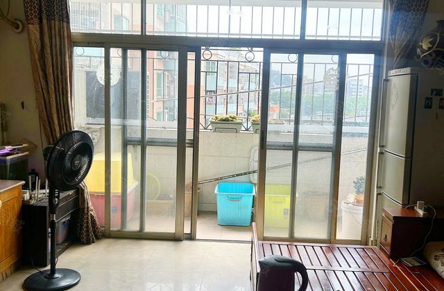 威信友谊大厦4室2厅127㎡50万二手房图片