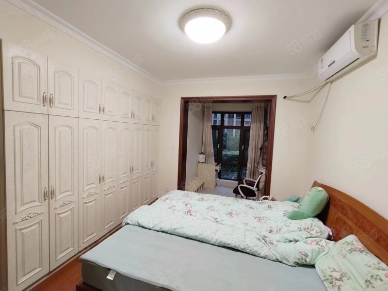 百纳公寓3室2厅2卫112.74㎡南132万