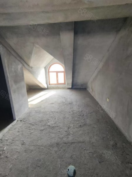 阳光四季4室2厅2卫200㎡南北58万