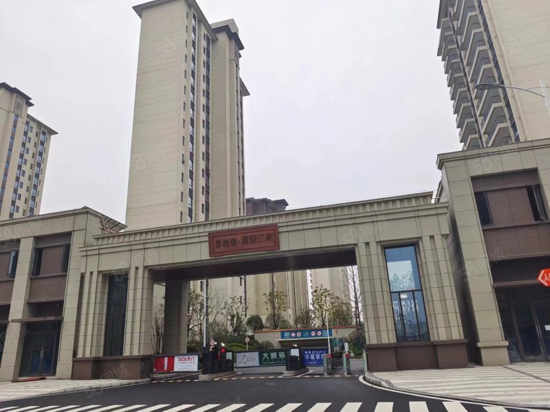 碧桂园翡翠印象4室2厅2卫