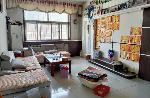 4千多，市中心七中附近，振兴  ，三室向阳，看房有钥匙