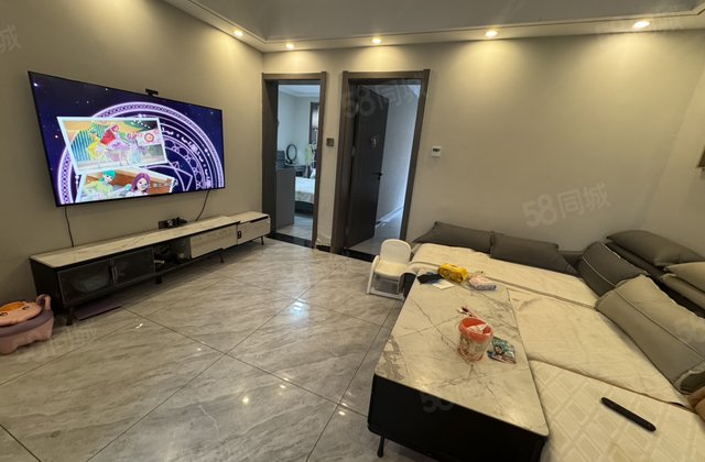育新街毛纺厂，一楼带院，精装修，两室朝阳，可直接入住。