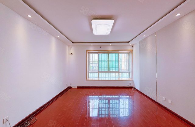出行方便 产权清晰 南北通透 小三房 双卫格局 医疗配套成熟