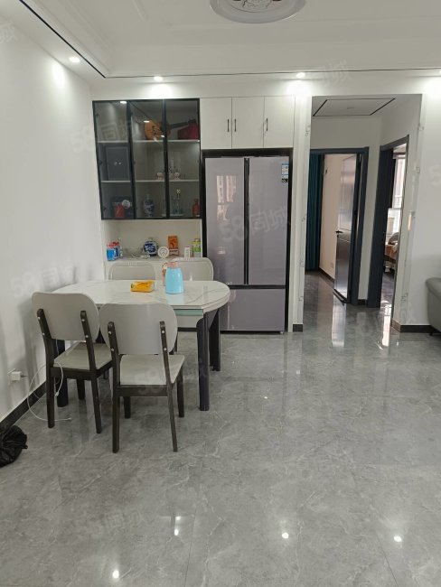 阳光一品135万精装修四室两厅两卫带车位储藏室