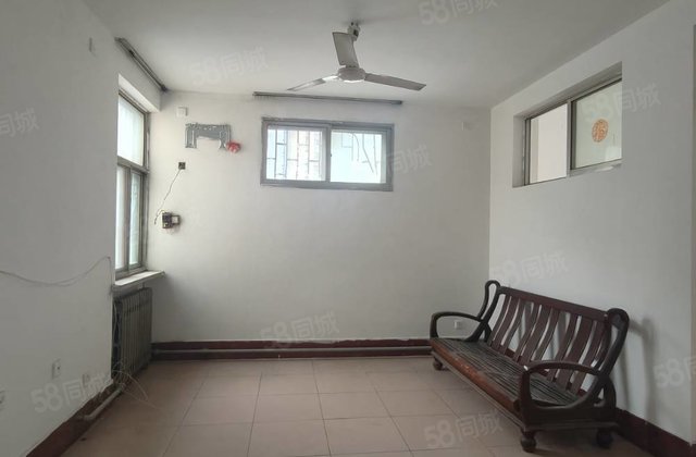 49!!七中单位家属院总高4层好楼层东边户,采光好停车方便