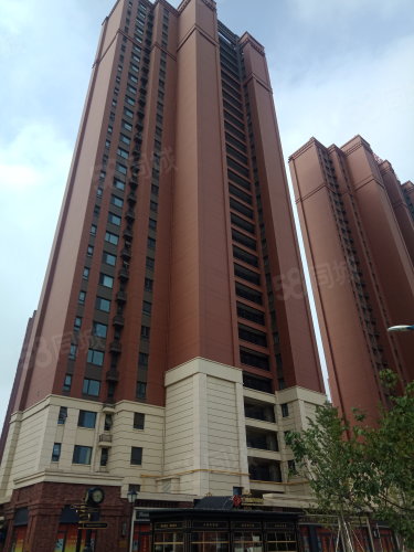 翡翠湾 130平万科精装洋房 四室两厅两卫 带车位