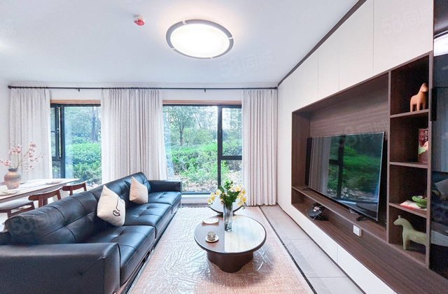 开发区精装一楼带大院，东边户140平三室两厅两卫