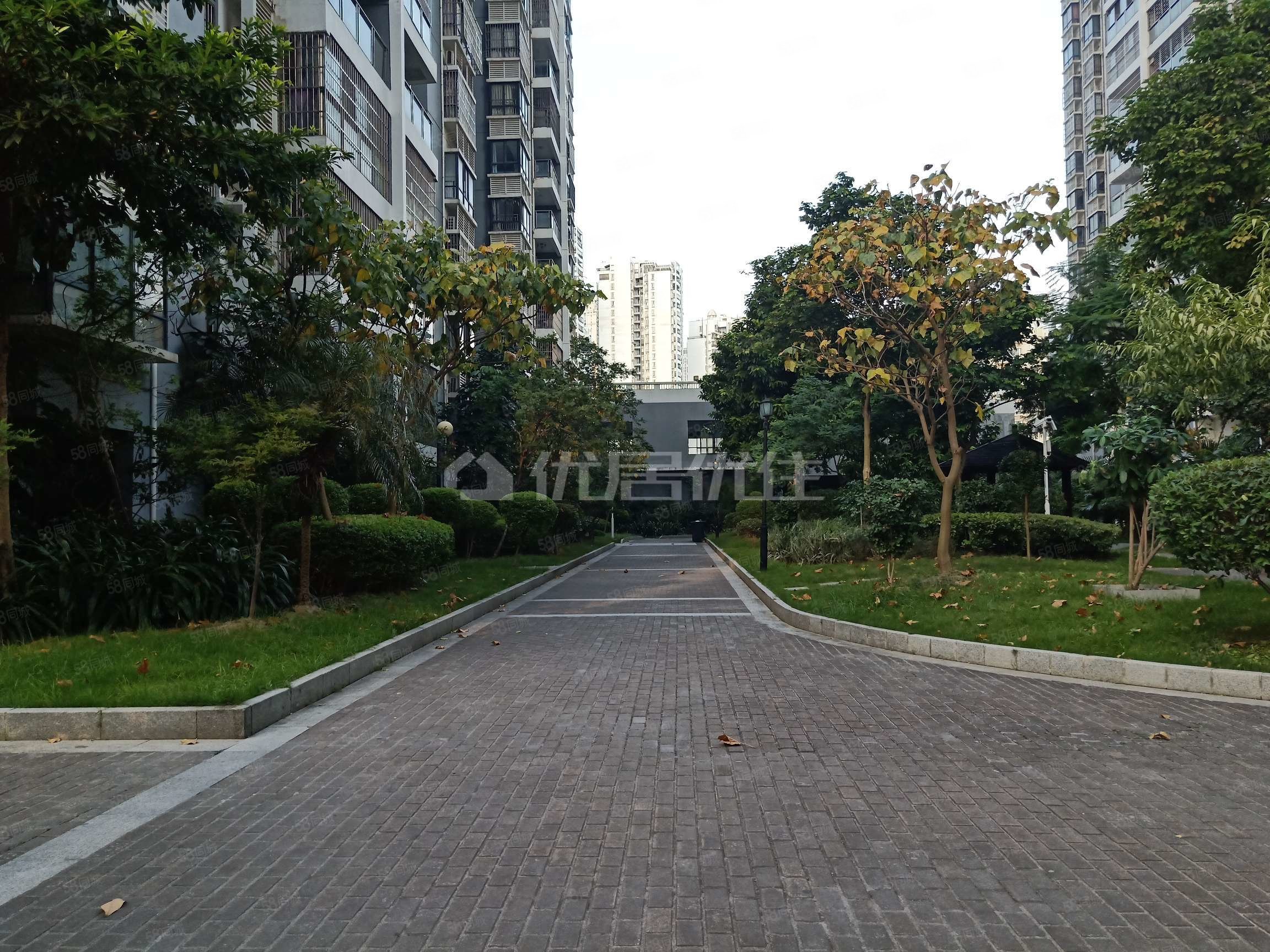 南湖边单价1万出头长湖景苑178平大平层5房 208万带车位