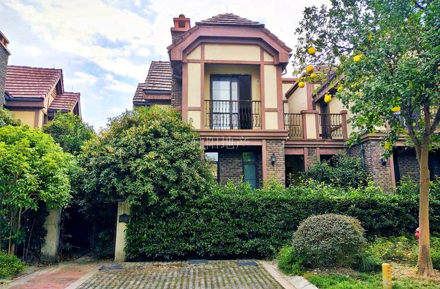 昆山房产信息 昆山二手房 淀山湖二手房  富力湾双拼,南花园150平,地