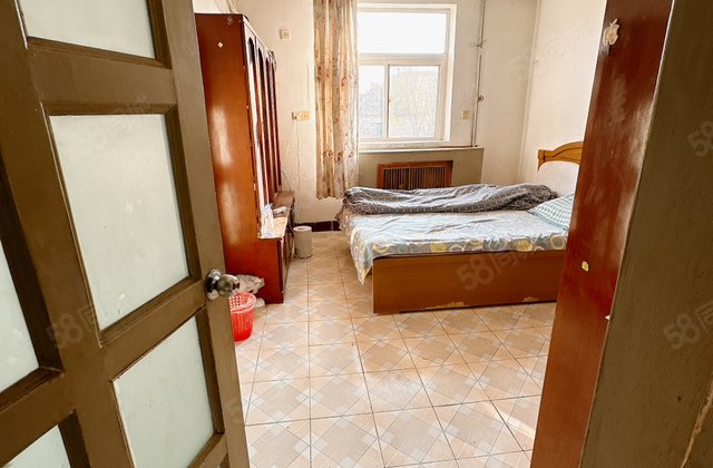 文轩 八中附近 大学家属院 三居室 停车方便