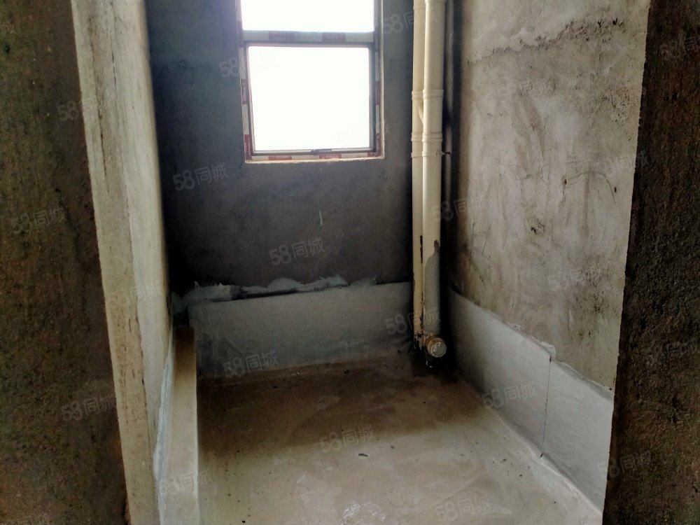 滨江明珠3室2厅2卫128.5㎡南66.7万