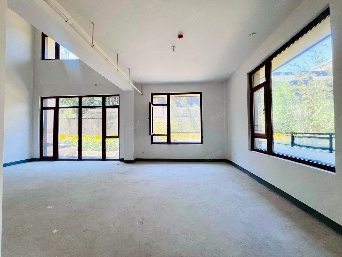 億城燕西華府(別墅)9室4廳8衛(wèi)596㎡南北2200萬