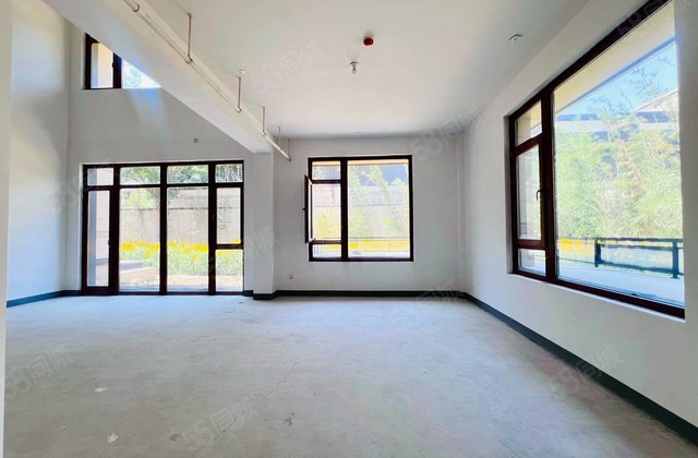 億城燕西華府(別墅)9室4廳8衛(wèi)596㎡南北2200萬