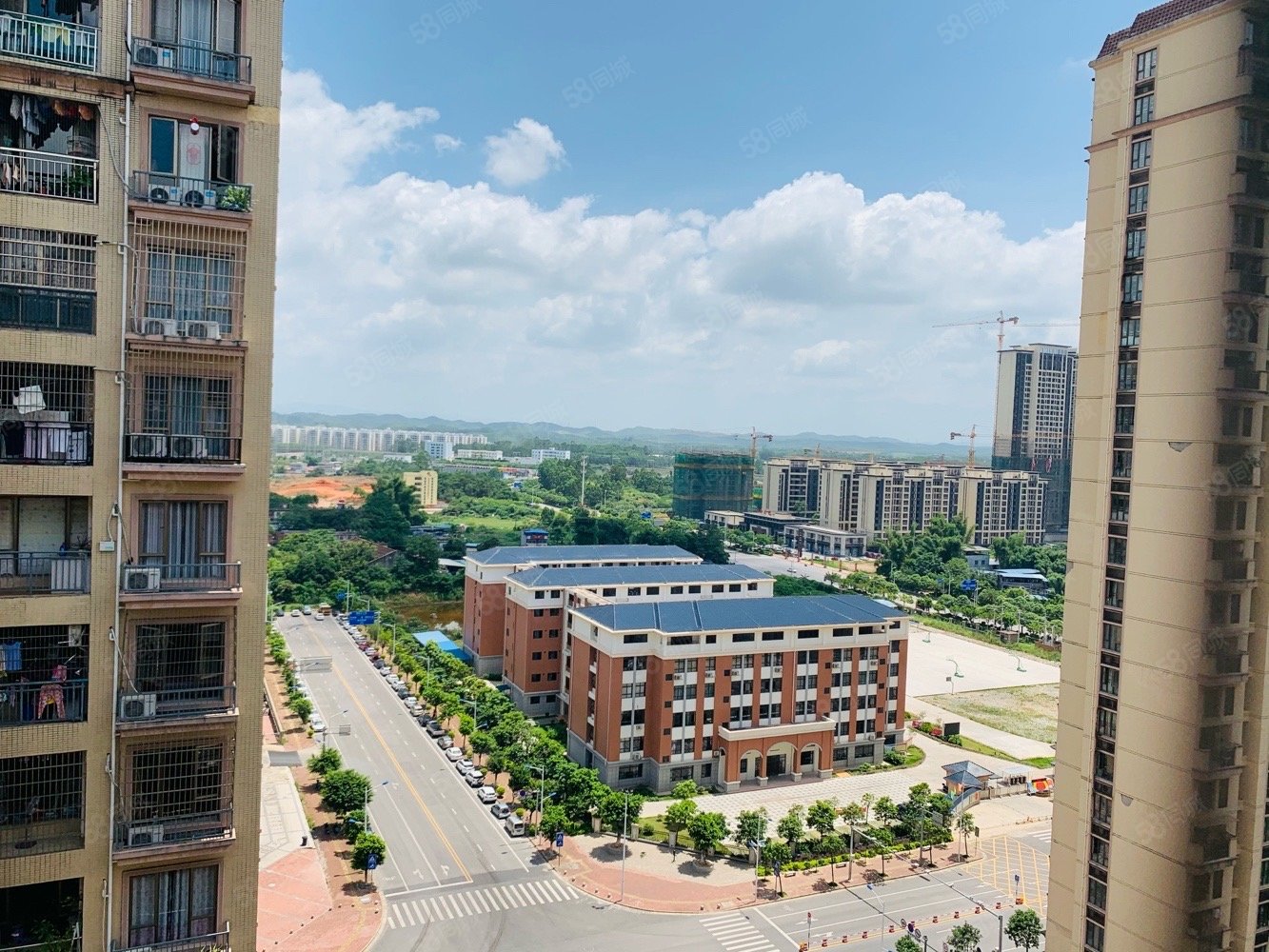 东站附近三房(万锦华府)113.88平56万,保养新