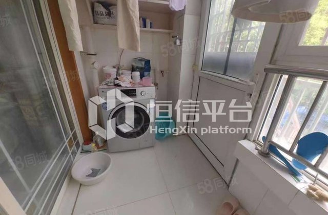 南北通透 出行方便 小三房 产权清晰 房东急置换 诚意买房