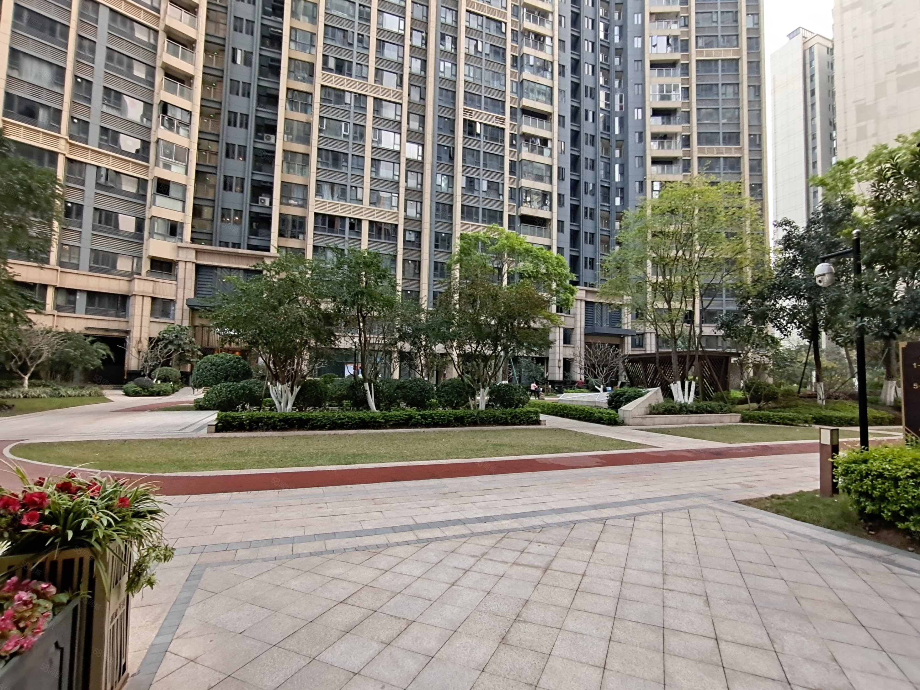 振业天颂5室2厅3卫178.75㎡南北1100万