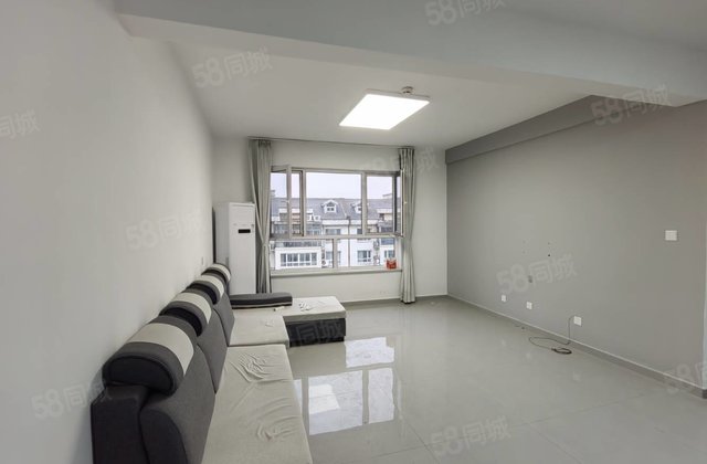 位置  出门湖边  观澜一品精装三室  带车位储藏室