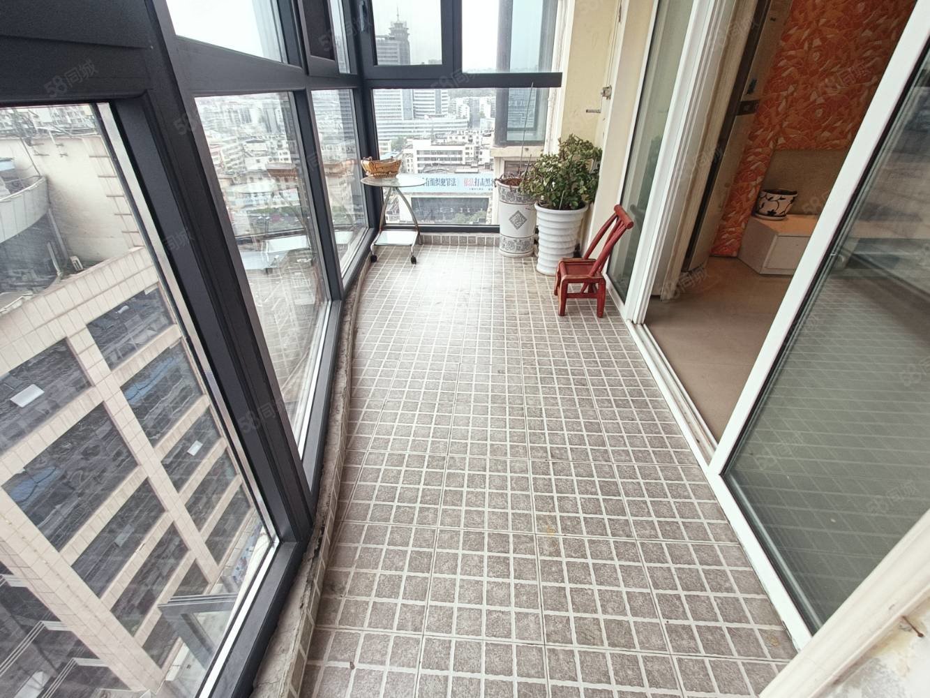 大都会广场3室2厅2卫124㎡南北77.8万