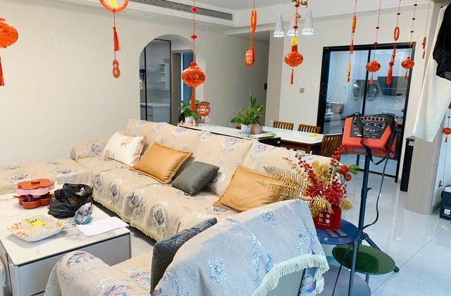 世纪华府4室2厅140.22㎡110万二手房图片