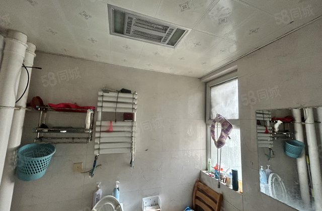 这套双卫 6楼 真南北通透 建面大，看房方便