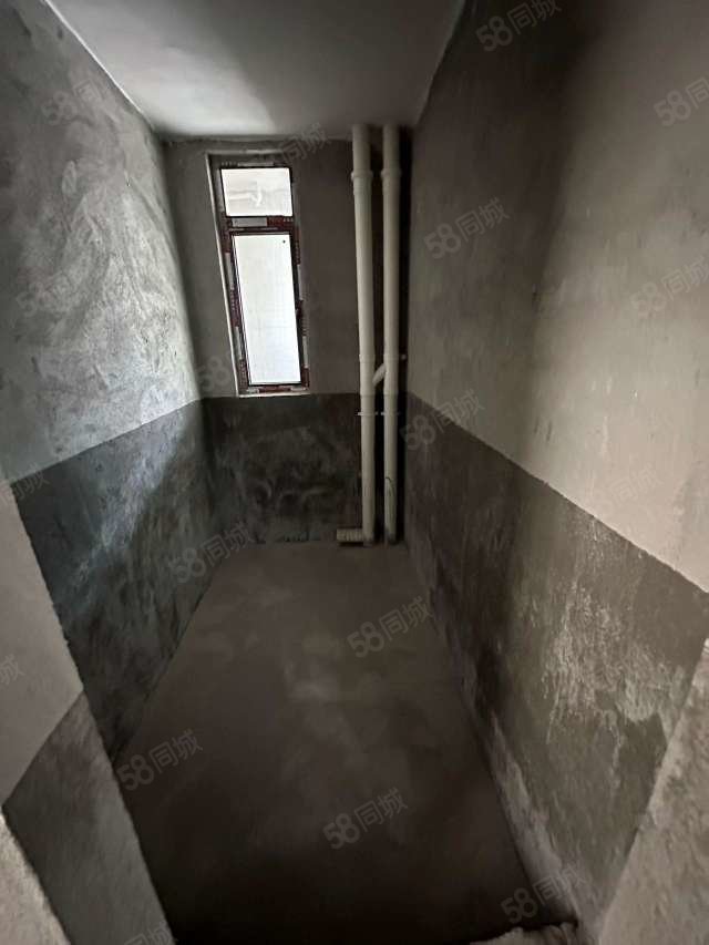 德和领秀广场3室2厅2卫110㎡西85万