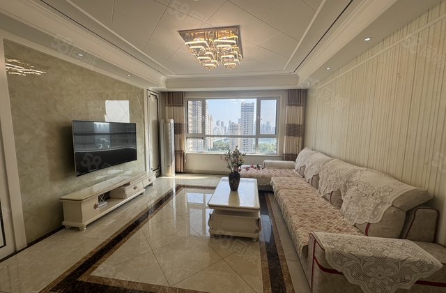 昌润莲城，豪装大三室两卫，采光视野好，带车储，房东诚心出售