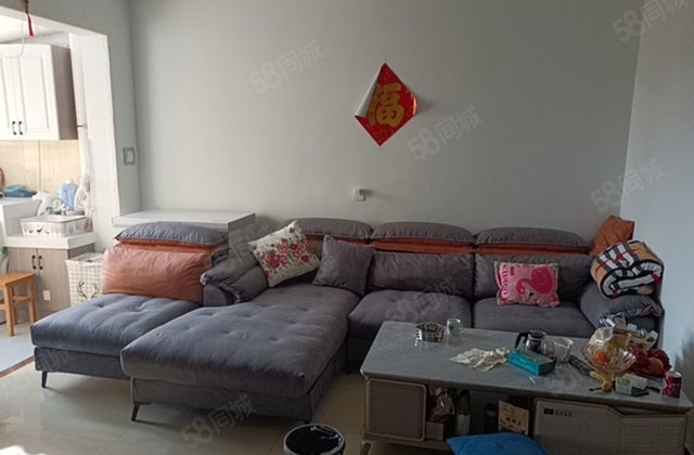 翡翠城2室1厅1卫高性价比，精装修，带2阁楼拎包入住一梯两户