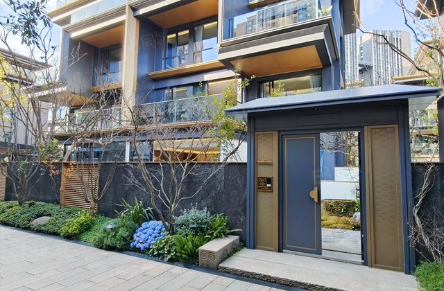 和贵南山上5室3厅211㎡350万二手房图片