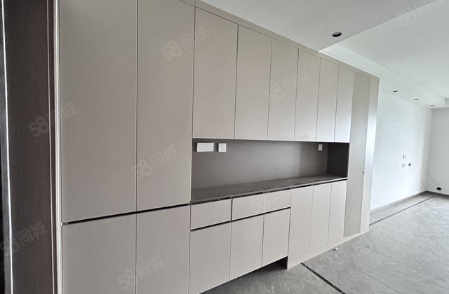 急急急售！湖景房 精装修三室两卫双阳台送车位 有钥匙随时看房