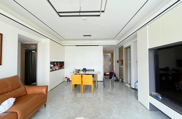 住宅水晶地铁公元4室2厅150.8㎡350万二手房图片