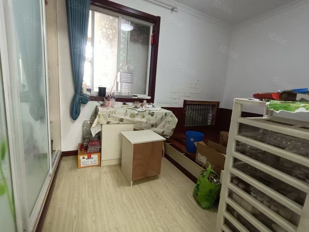 西文化生活小區(qū)3室1廳1衛(wèi)132.37㎡南48.8萬