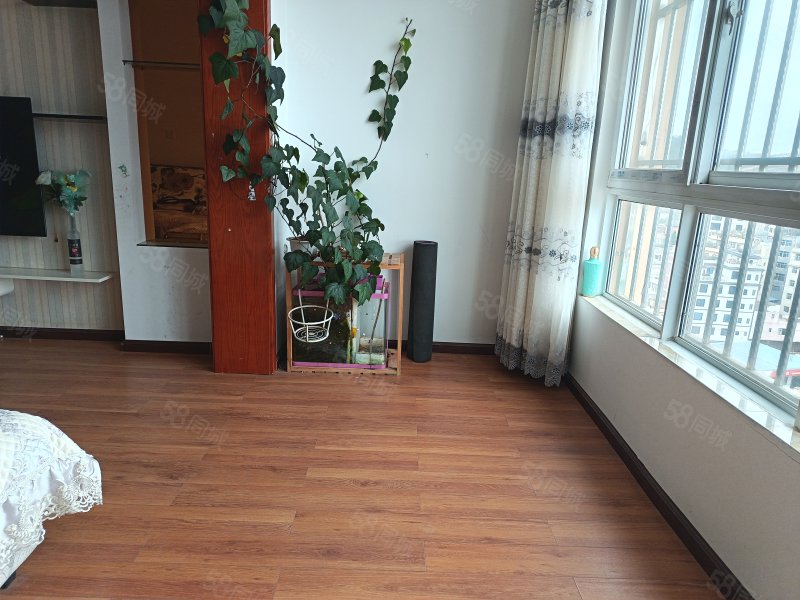 龙韵银都3室2厅1卫100㎡东52万